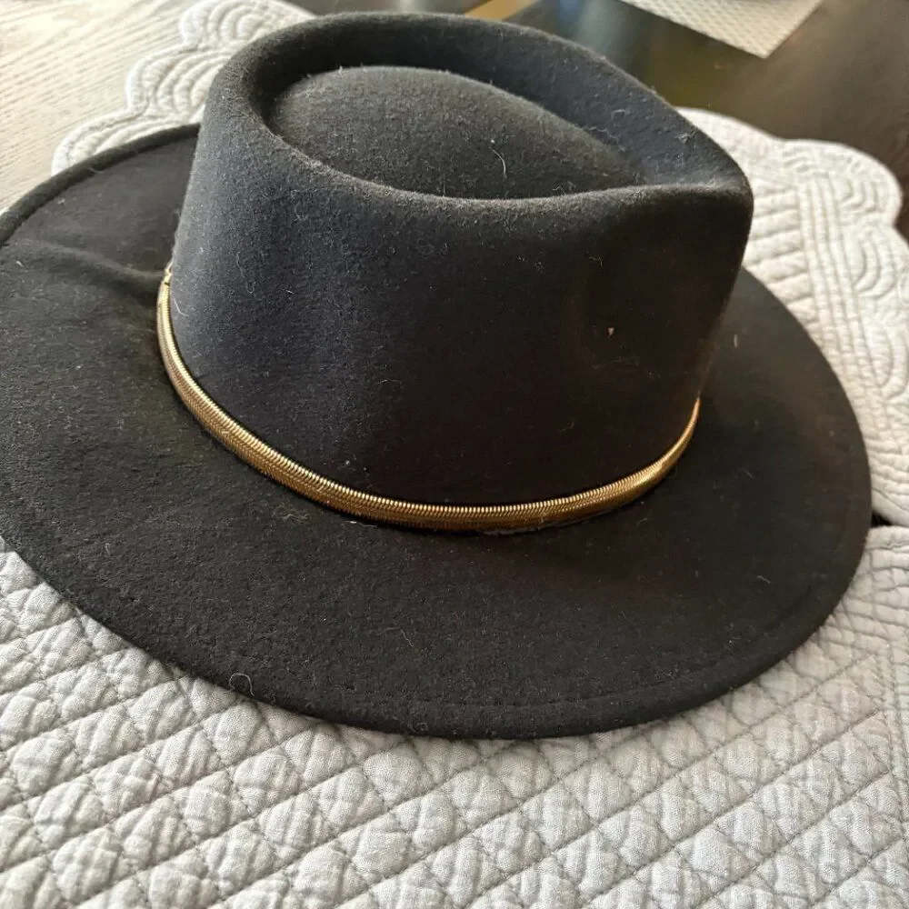 Black Fedora Hat w/Gold Band – Wide Brim, Classic Unisex Style NWOT